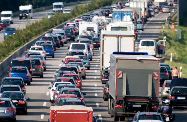 Stau auf einer Autobahn.